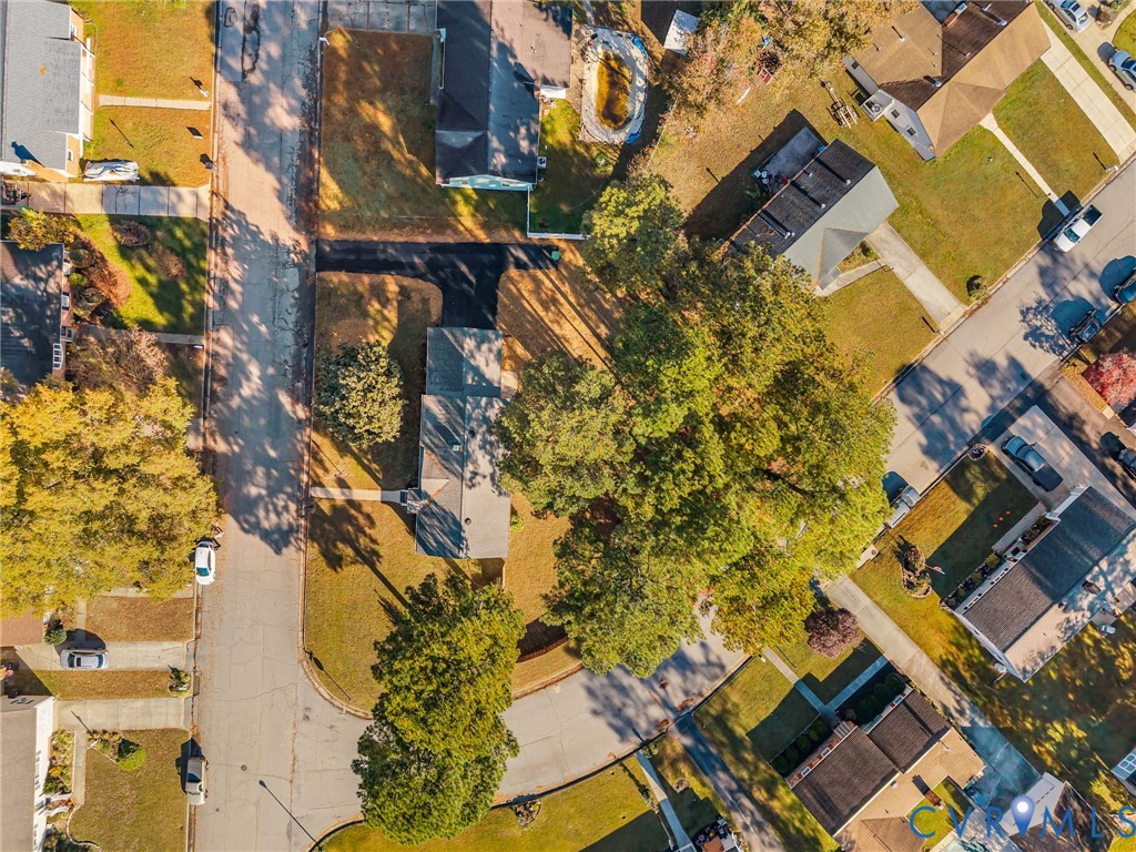 114 Huntington Road Colonial Heights, VA 23834 - Photo 40 of 40 front view of a buildings