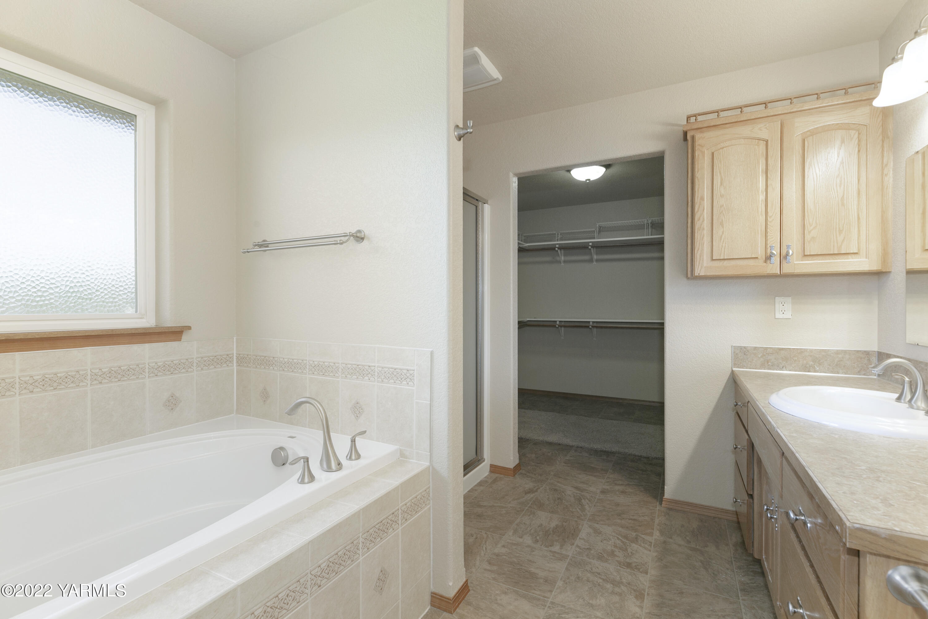 4430 Stover Road Sunnyside, WA 98944 - Photo 16 of 21 Master En-Suite