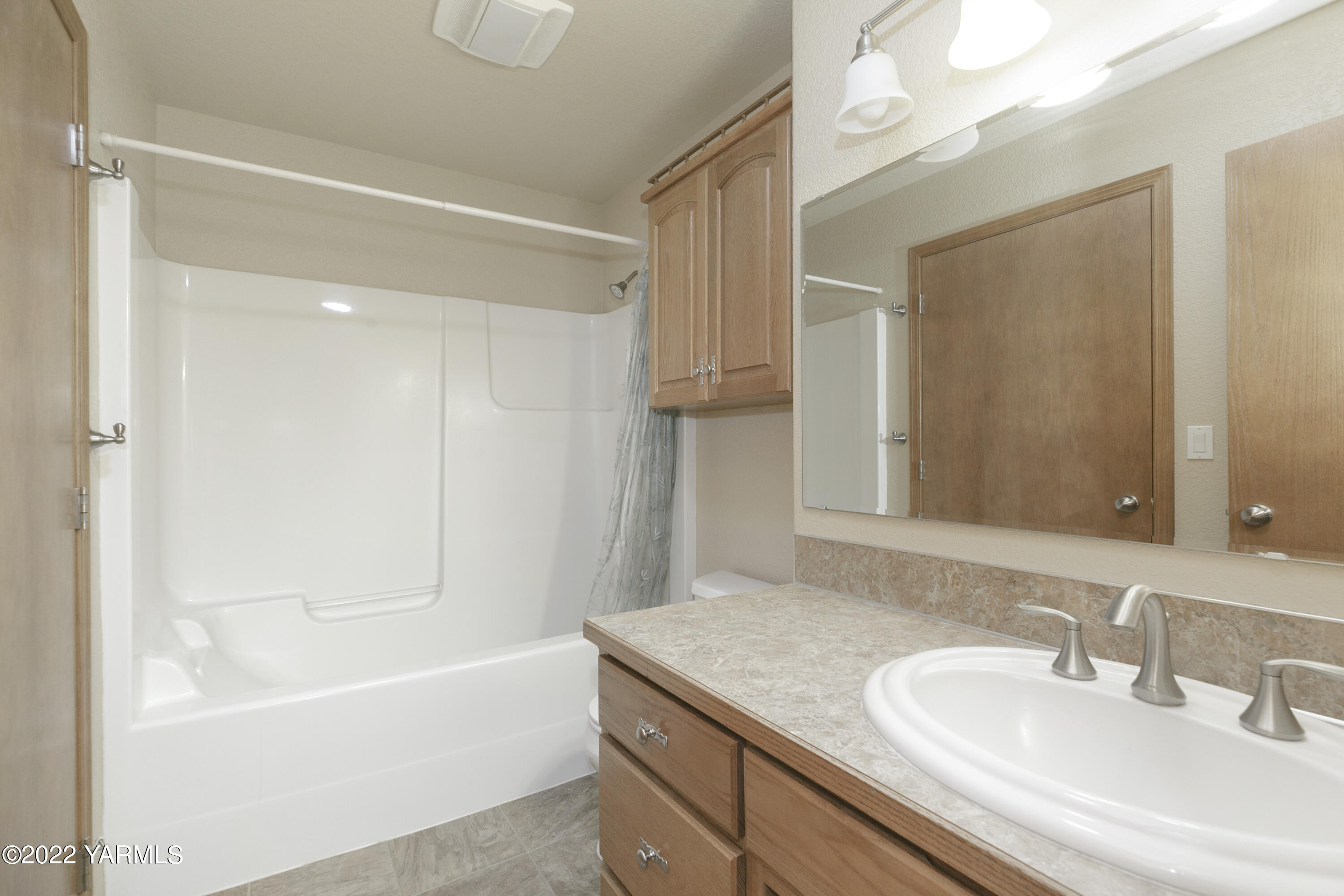 4430 Stover Road Sunnyside, WA 98944 - Photo 18 of 21 Main Bath