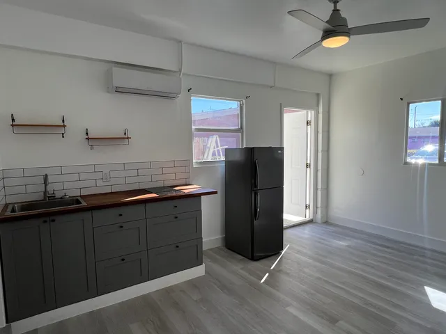 $1,350 | 320 West Blue Heron Boulevard, Unit 3B, Riviera Beach, FL 33404