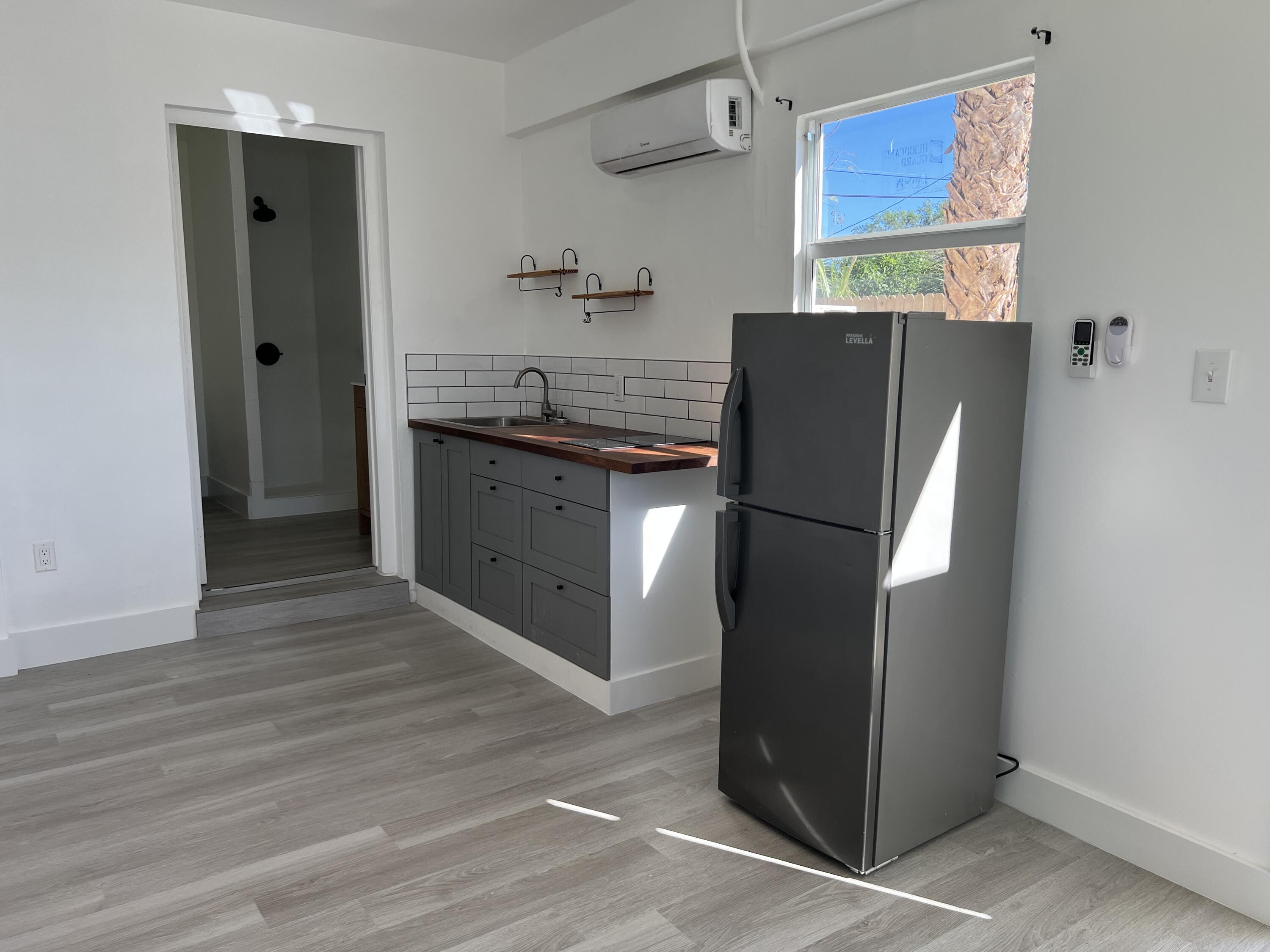 320 West Blue Heron Boulevard, Unit 3B Riviera Beach, FL 33404 - Photo 4 of 6 IMG_3470