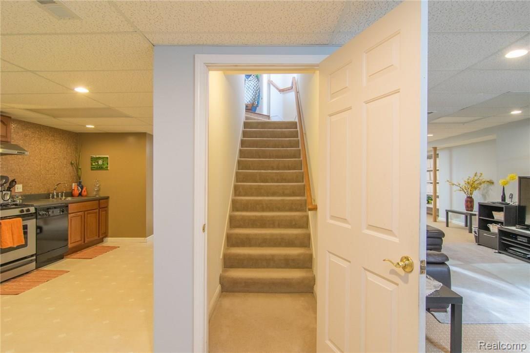 48006 Gladstone Road Canton, MI 48188 - Photo 43 of 66 DSC_0667.jpg