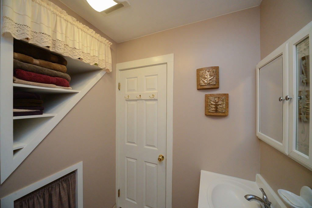 34 Oakhurst Road Hopkinton, MA 01748 - Photo 17 of 27 Gallery Image 17