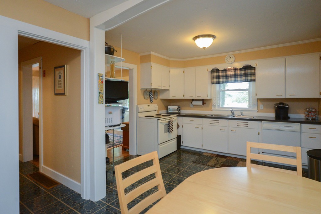 34 Oakhurst Road Hopkinton, MA 01748 - Photo 6 of 27 Gallery Image 6