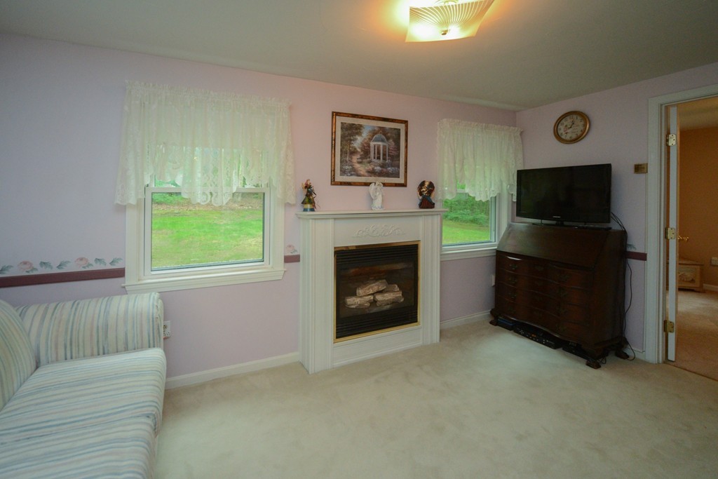 34 Oakhurst Road Hopkinton, MA 01748 - Photo 9 of 27 Gallery Image 9