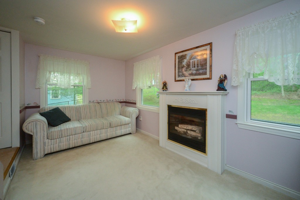 34 Oakhurst Road Hopkinton, MA 01748 - Photo 10 of 27 Gallery Image 10