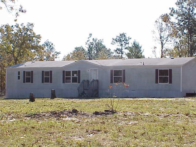 6015 Hunter Road Keystone Heights, FL 32656 - Photo 1 of 1 a front view of a house with a yard