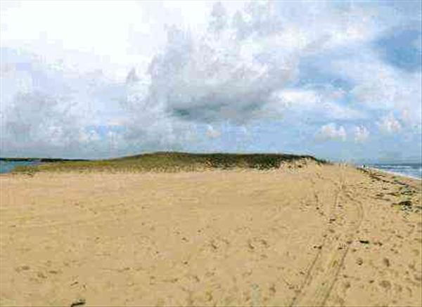 5 Jacob's Neck Road Edgartown, MA 02539 - Photo 3 of 4 http://d1qzqeyxiitrap.cloudfront.net/photos/11576/600/612fd075.jpg