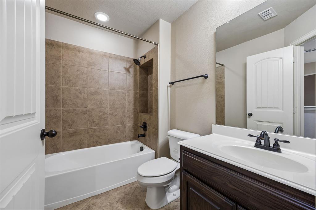 1014 Dunhill Lane Forney, TX 75126 - Photo 23 of 38 Upstairs full bathroom with tub/shower combo conviently located near bedrooms.