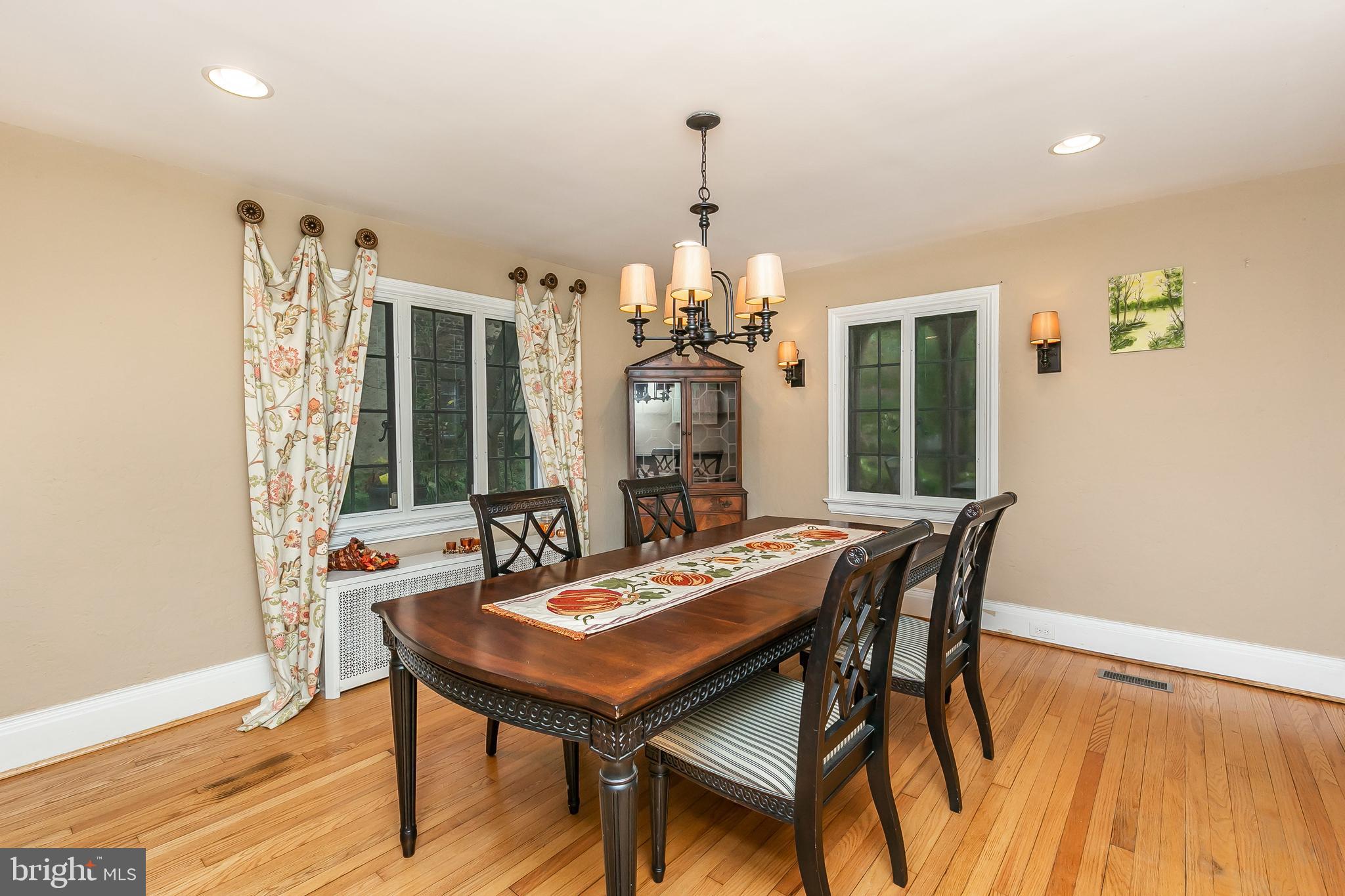 314 Taplow Road Baltimore, MD 21212 - Photo 12 of 47 Separate formal dining room