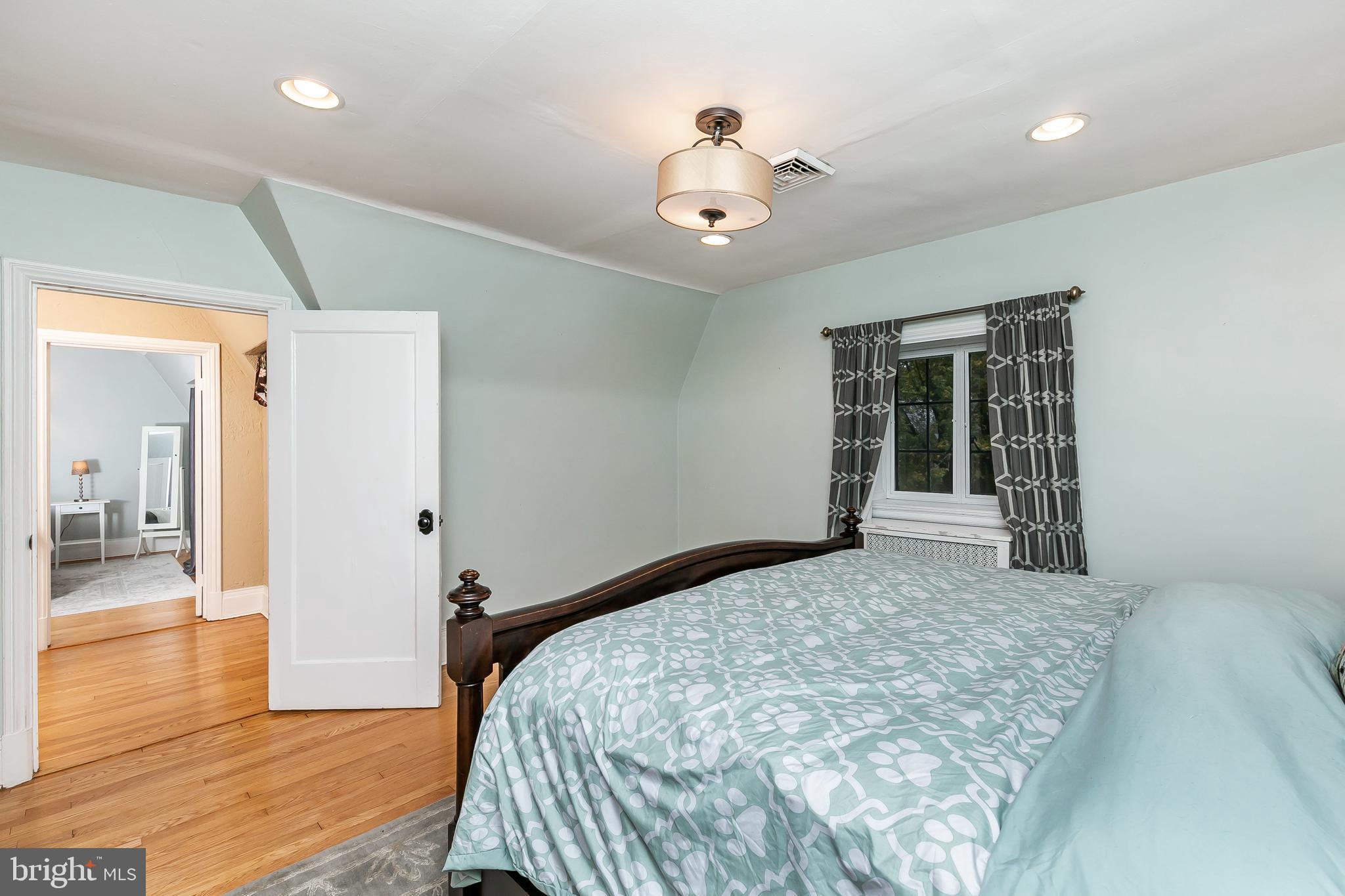 314 Taplow Road Baltimore, MD 21212 - Photo 17 of 47 Master bedroom boasts master bath & walk in closet