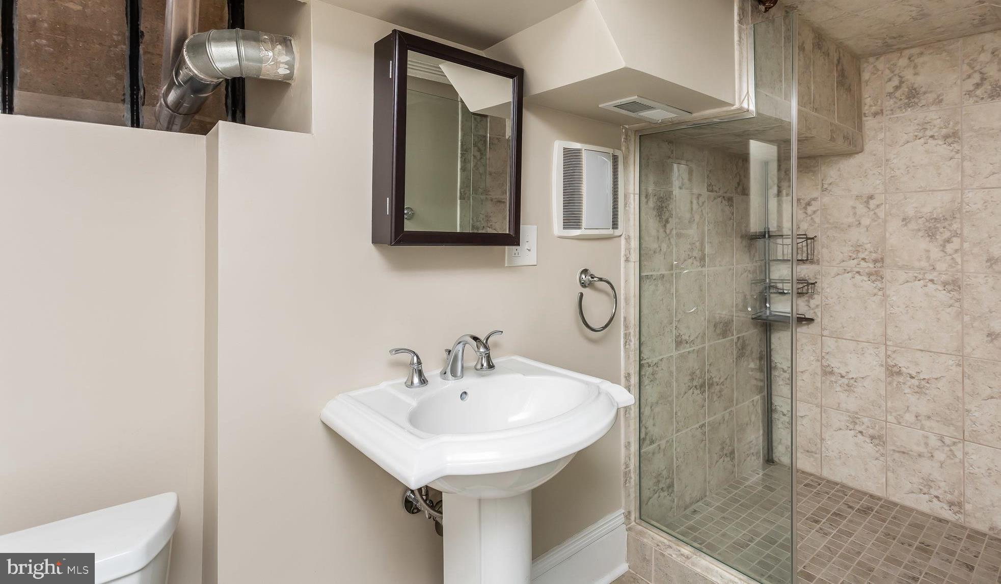 314 Taplow Road Baltimore, MD 21212 - Photo 38 of 47 Full Bathroom 4