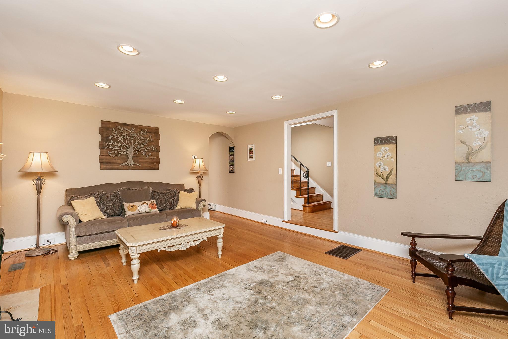 314 Taplow Road Baltimore, MD 21212 - Photo 7 of 47 Living room