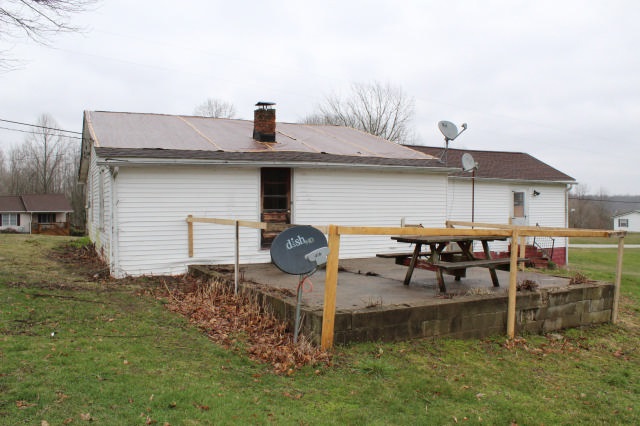 1092 Middle Leesville Road Bedford, IN 47421 - Photo 3 of 16 Gallery Image 3