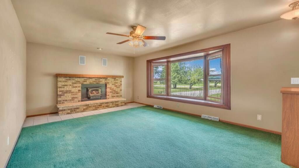 3311 Two Creeks Road Mishicot, WI 54228 - Photo 4 of 39 Living Room