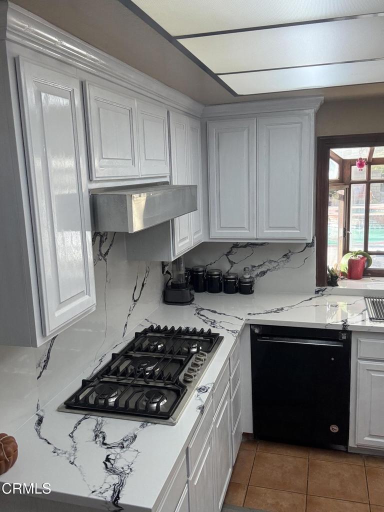 652 Stonebrook Street Simi Valley, CA 93065 - Photo 15 of 69 IMG_7271