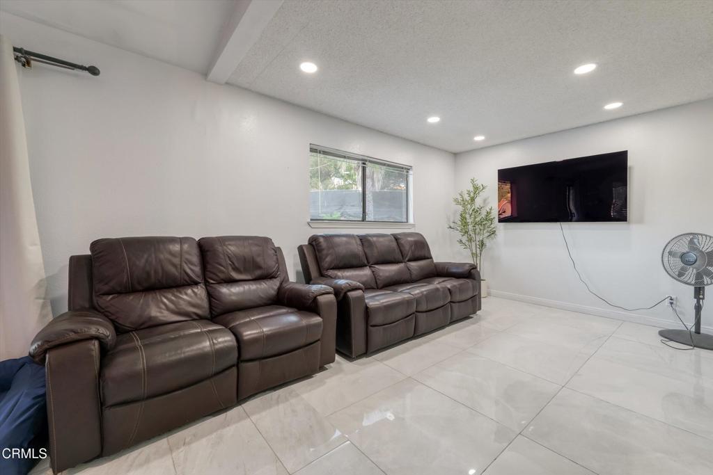 652 Stonebrook Street Simi Valley, CA 93065 - Photo 30 of 69 32-652 Stonebrook Street-32 - Copy - Cop