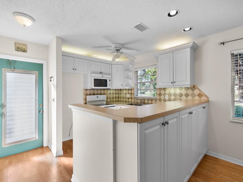 100 Spring Lake Drive, Unit 107 Vero Beach, FL 32962 - Photo 5 of 27 Image00011