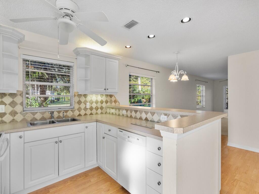 100 Spring Lake Drive, Unit 107 Vero Beach, FL 32962 - Photo 6 of 27 Image00012