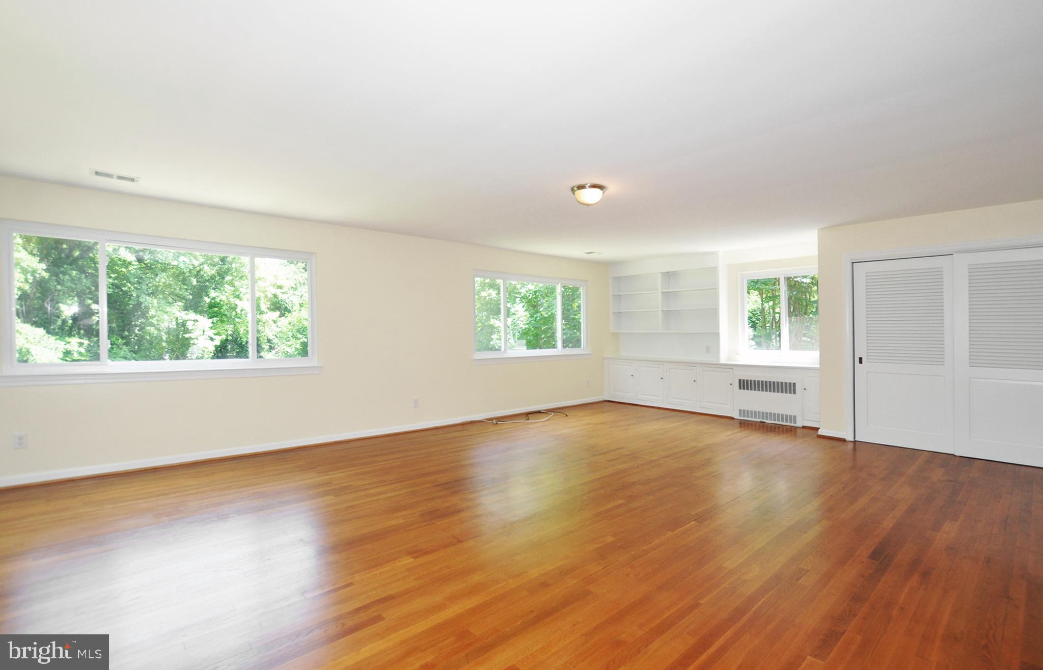 6221 Walhonding Road Bethesda, MD 20816 - Photo 13 of 33 Bright, sunlit Living/Family Room