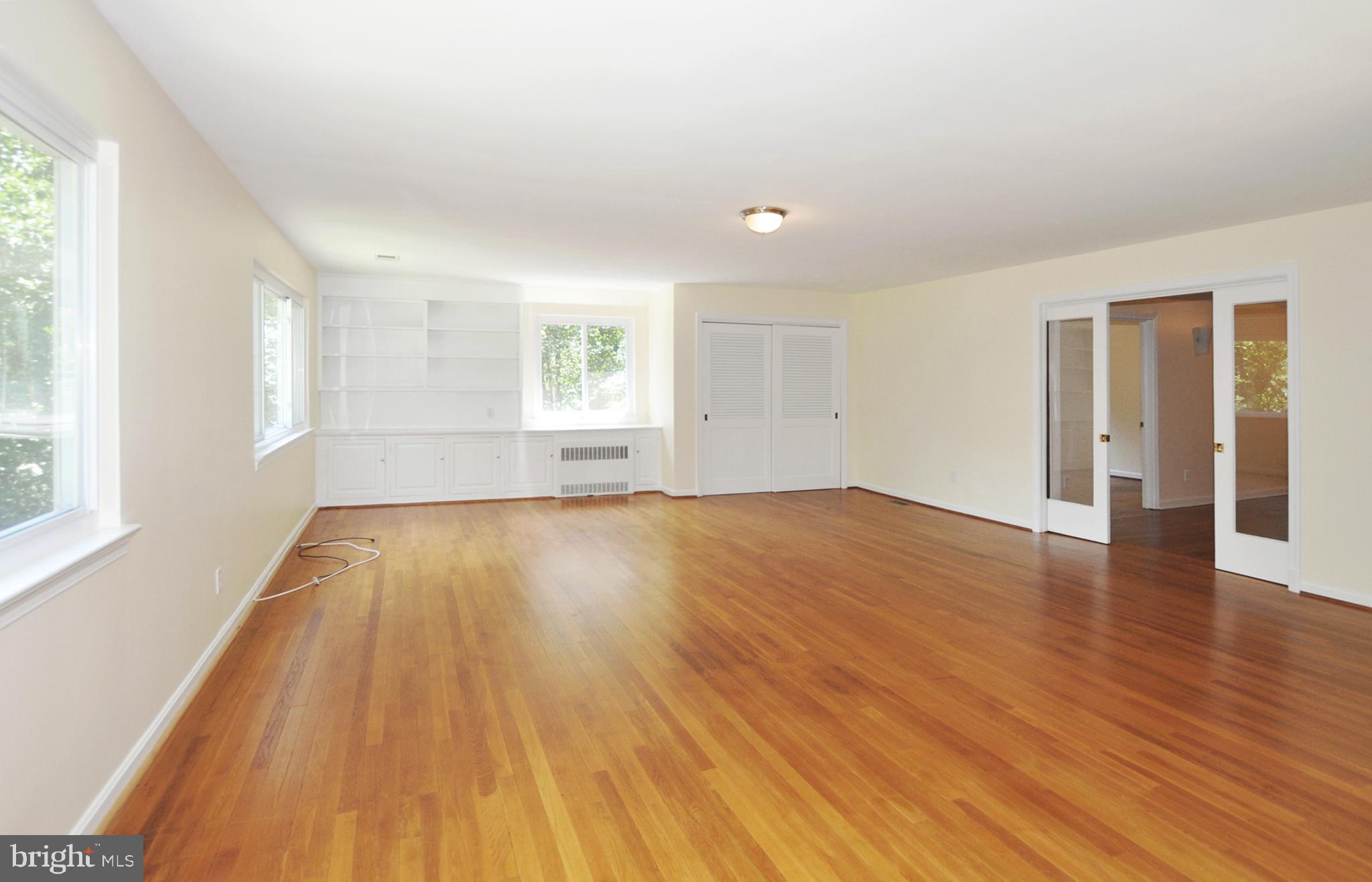 6221 Walhonding Road Bethesda, MD 20816 - Photo 16 of 33 Living/Family Room