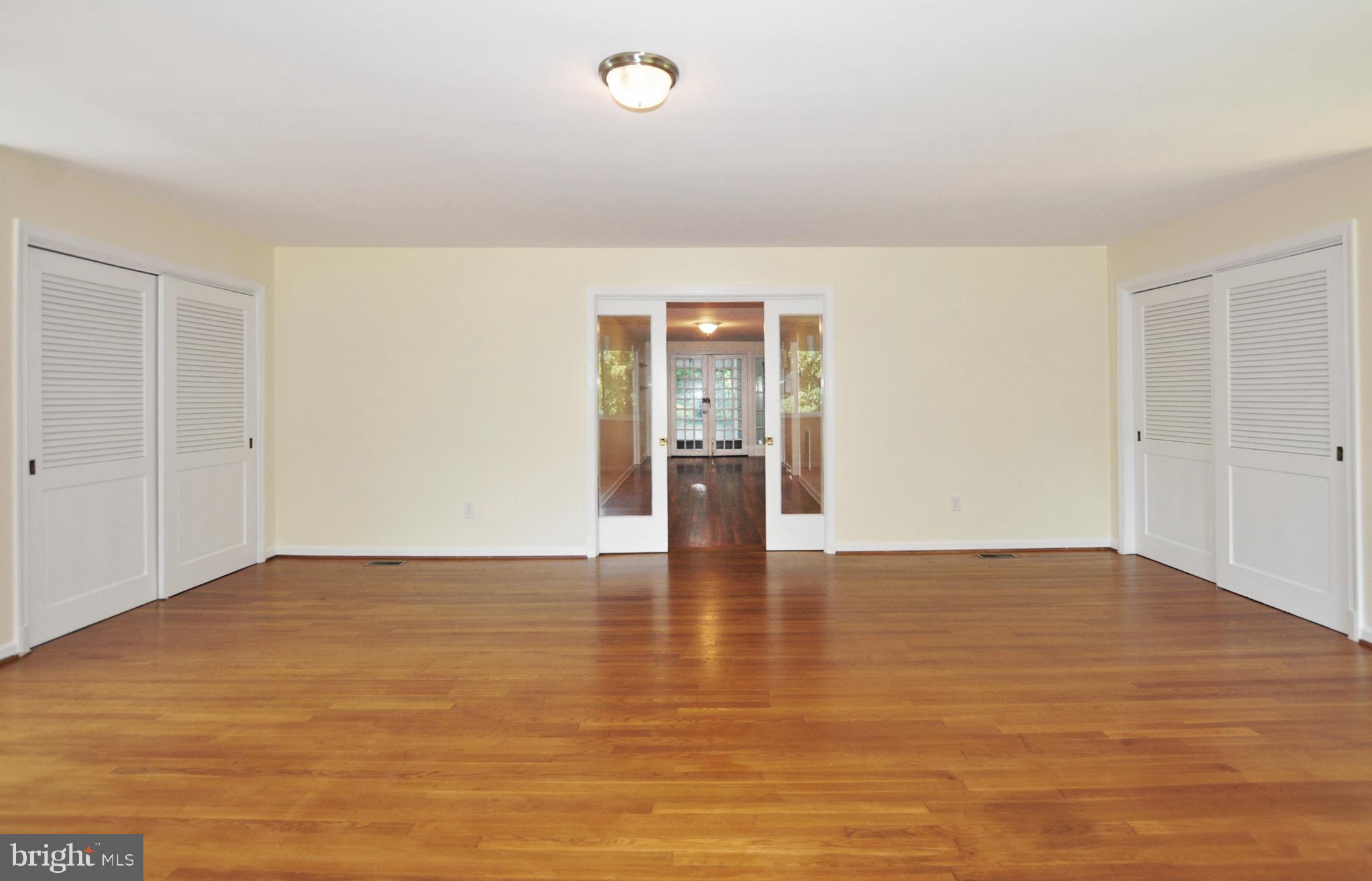 6221 Walhonding Road Bethesda, MD 20816 - Photo 17 of 33 Living/Family Room