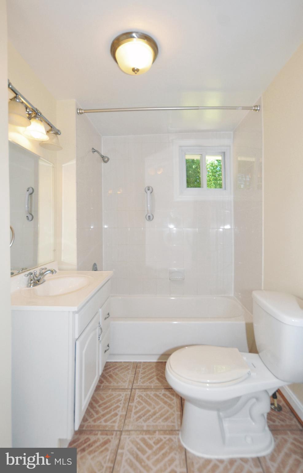 6221 Walhonding Road Bethesda, MD 20816 - Photo 24 of 33 Full Bathroom on main level
