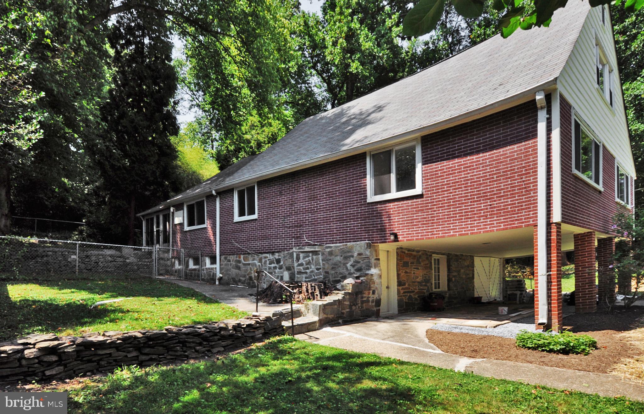 6221 Walhonding Road Bethesda, MD 20816 - Photo 3 of 33 A pretty, private setting