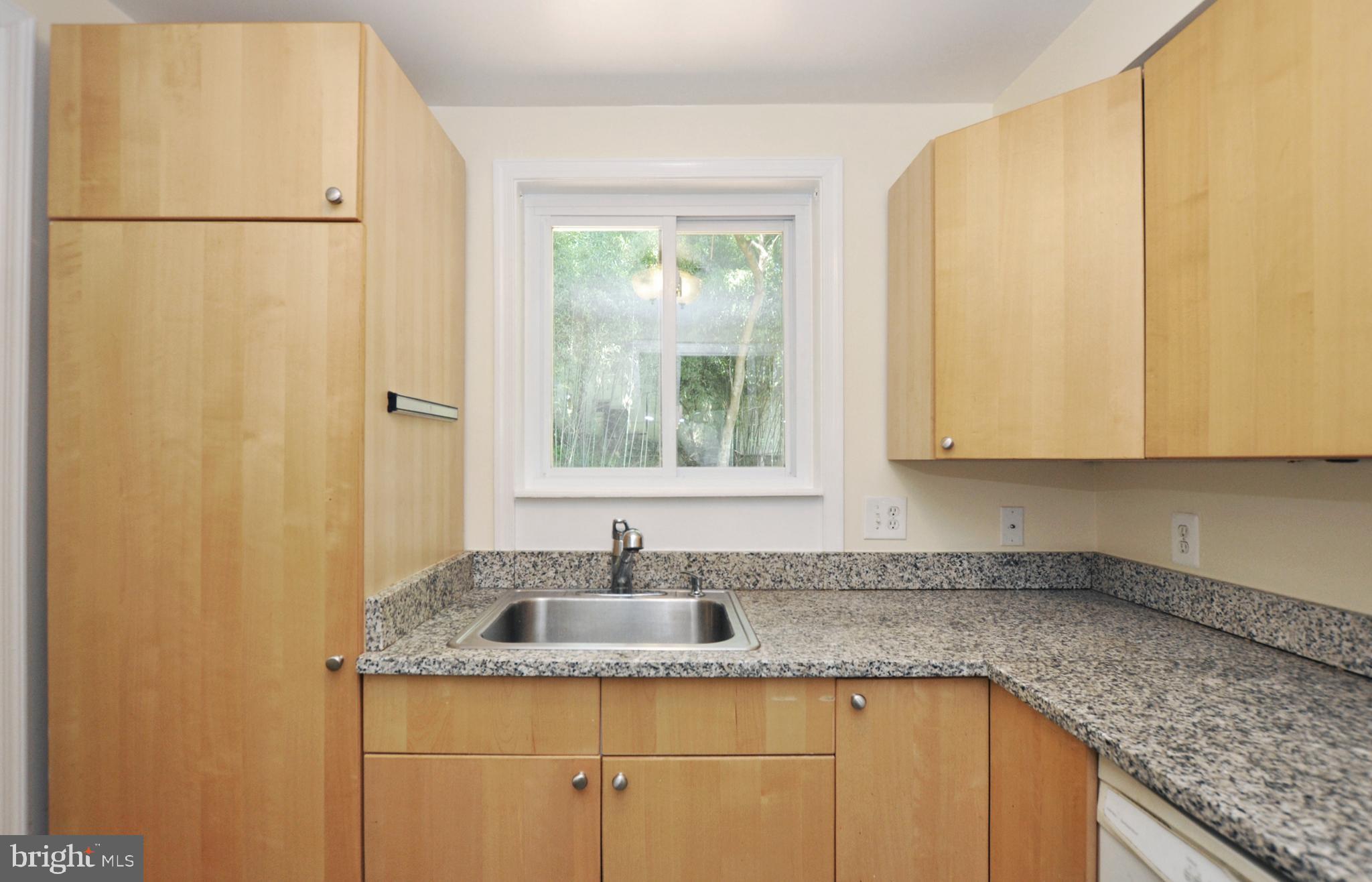 6221 Walhonding Road Bethesda, MD 20816 - Photo 6 of 33 Kitchen