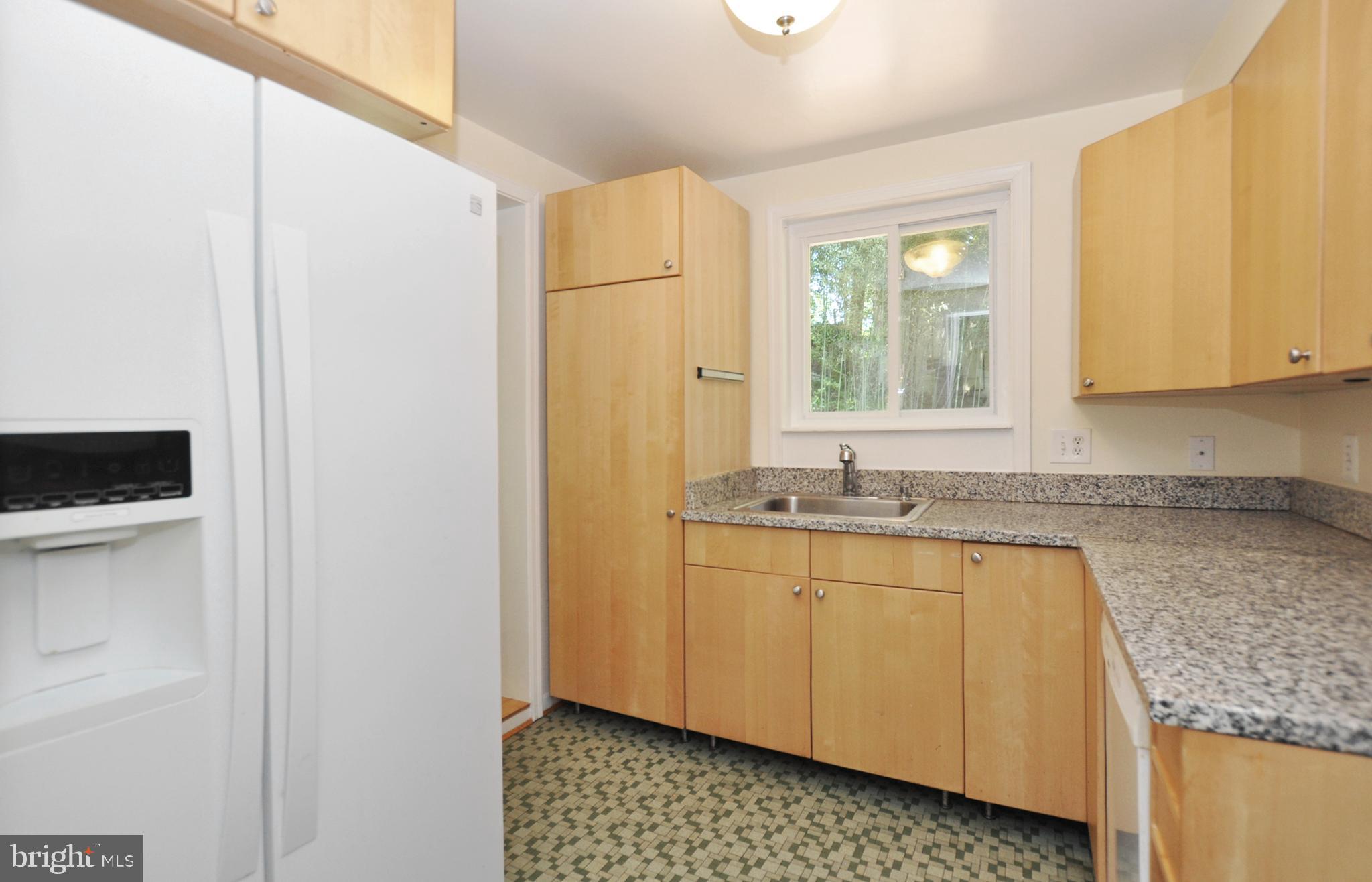 6221 Walhonding Road Bethesda, MD 20816 - Photo 7 of 33 Kitchen