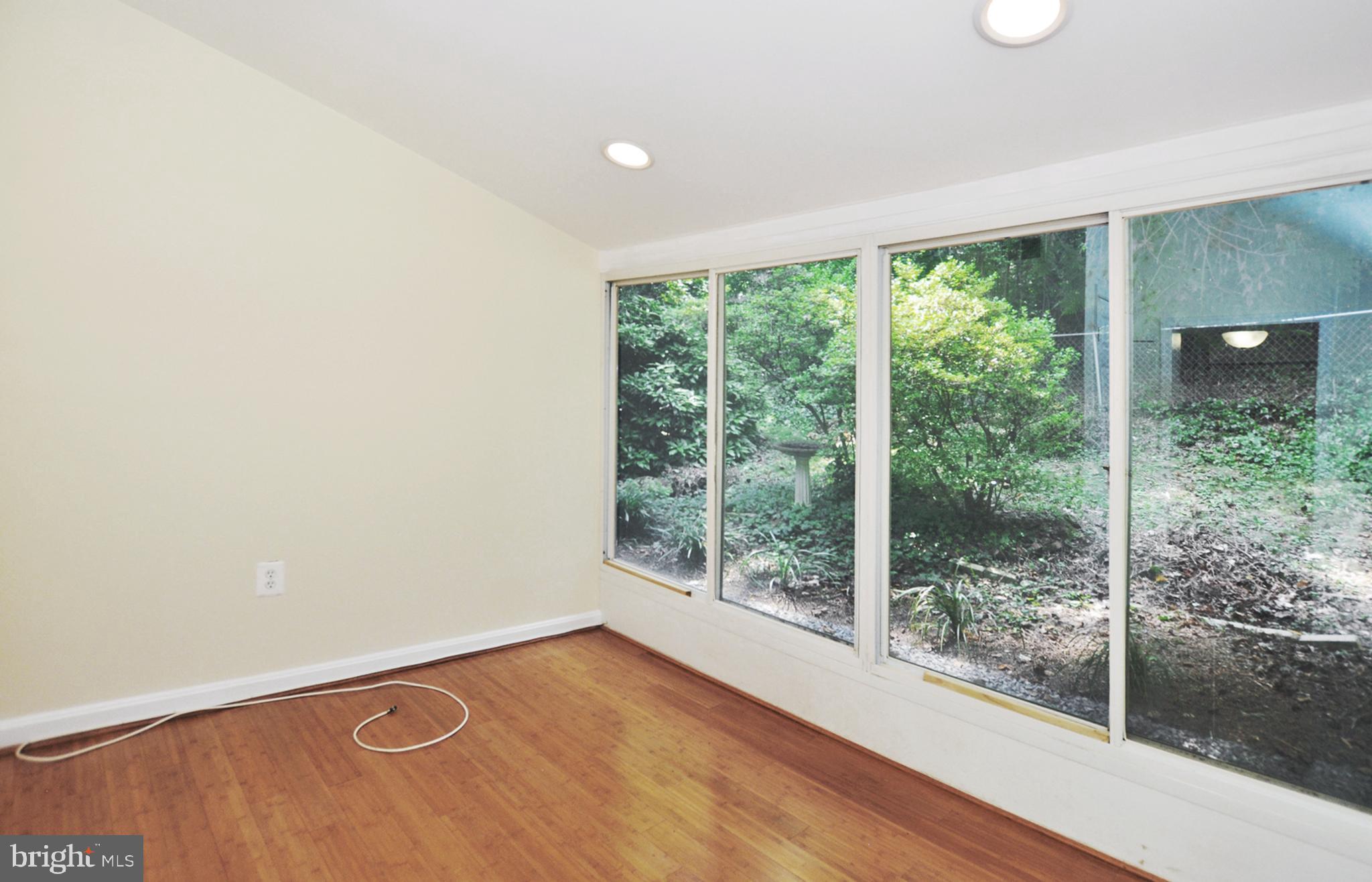 6221 Walhonding Road Bethesda, MD 20816 - Photo 9 of 33 Eating Area off Kitchen