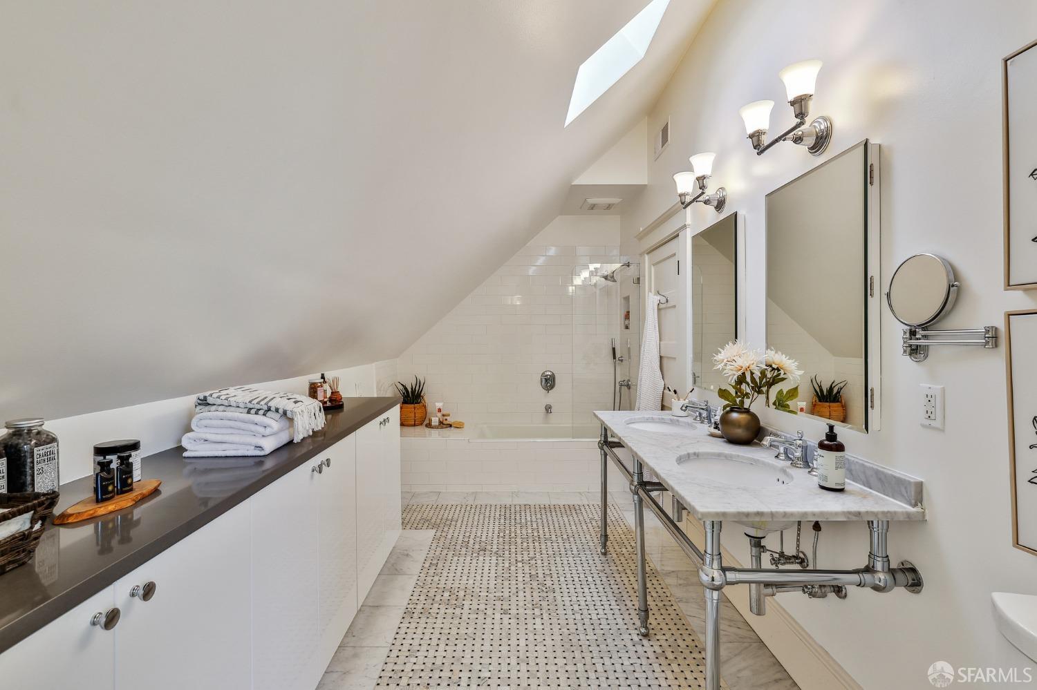 216 Ellsworth Street San Francisco, CA 94110 - Photo 30 of 76 a very nice looking room with a large window