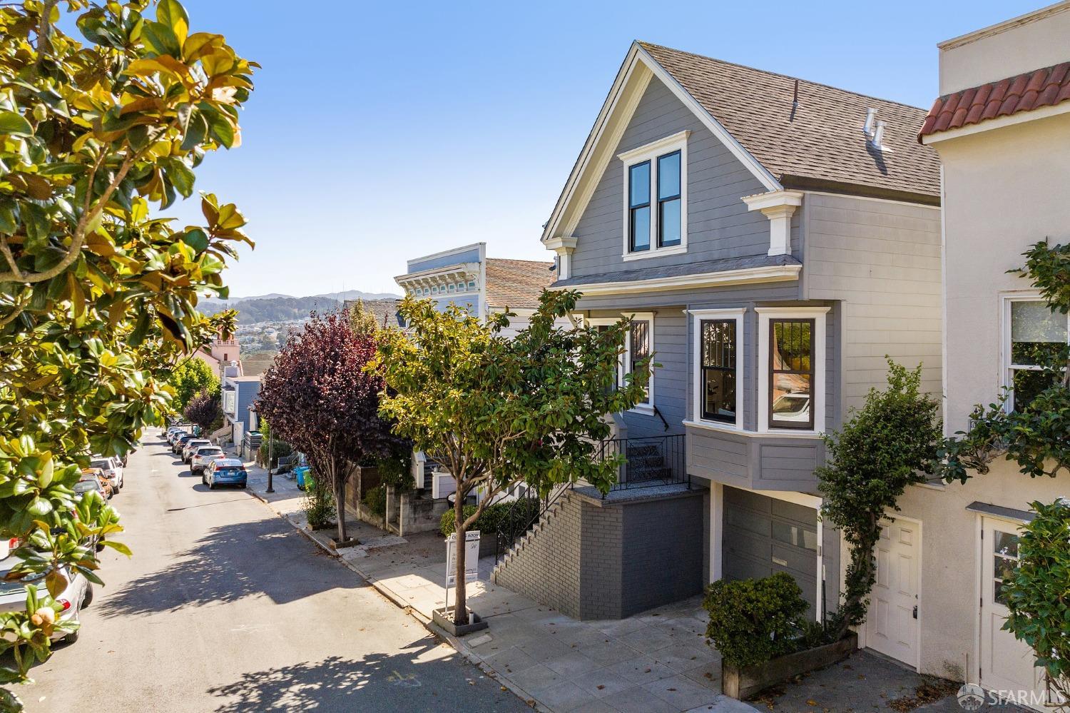 216 Ellsworth Street San Francisco, CA 94110 - Photo 65 of 76 a front view of a house with a yard