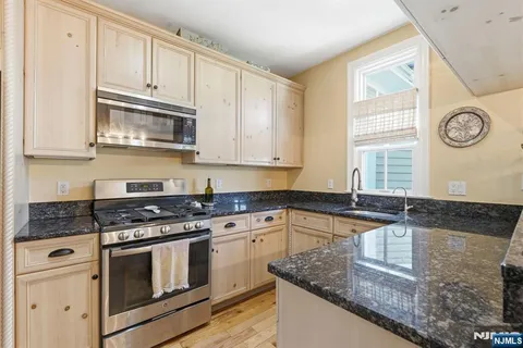 $899,000 | 66 South Fullerton Avenue, Unit 8, Montclair, NJ 07042