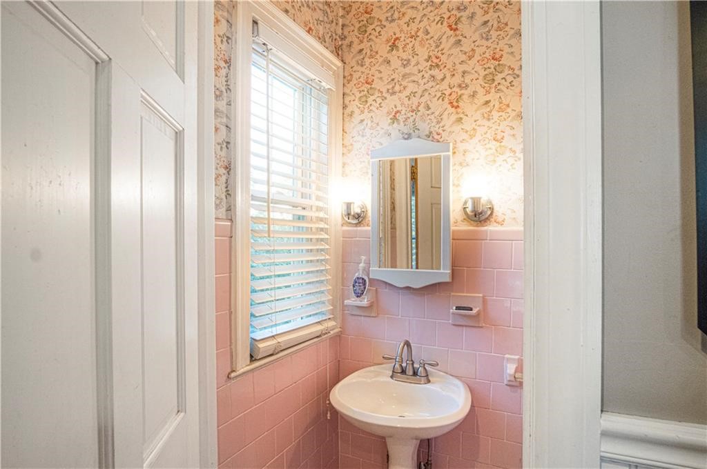 20 Ausdale Road Cranston, RI 02910 - Photo 13 of 27