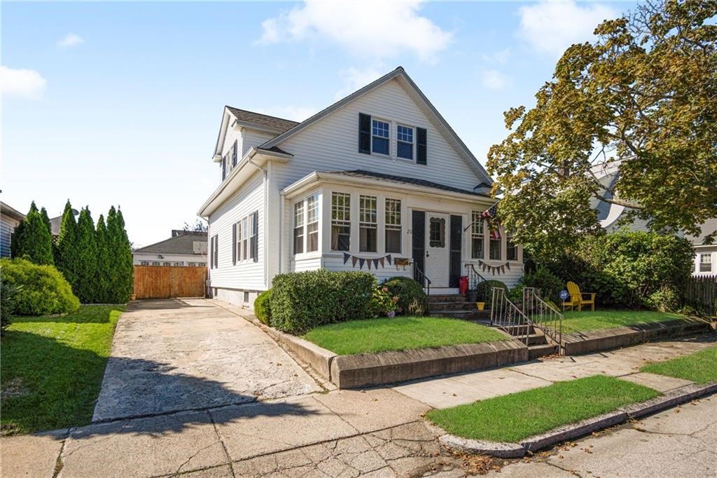 20 Ausdale Road Cranston, RI 02910 - Photo 2 of 27