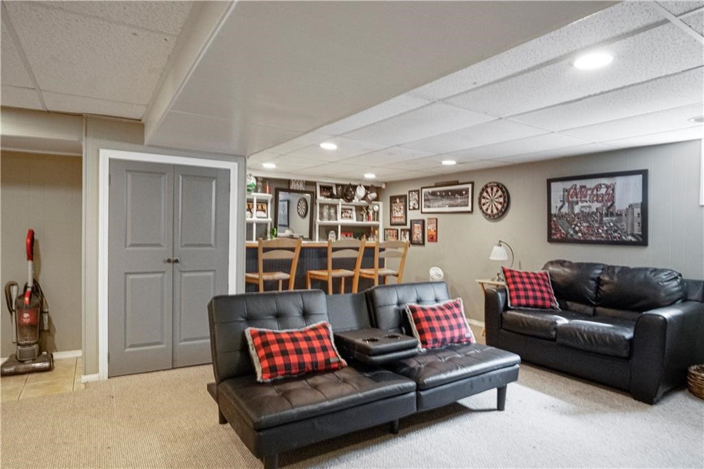 20 Ausdale Road Cranston, RI 02910 - Photo 22 of 27