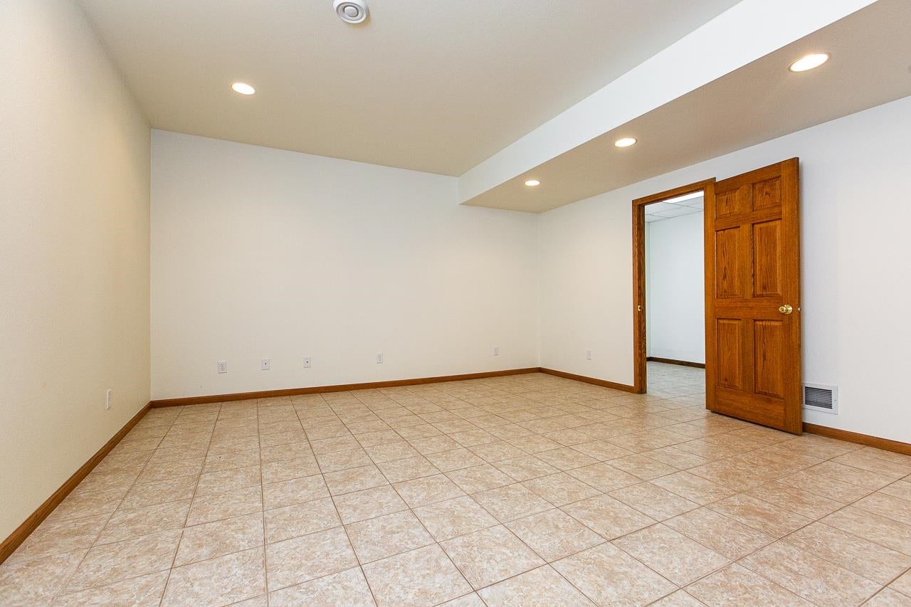 2120 Crown Point Road Dubuque, IA 52002 - Photo 33 of 44 Gallery Image 33