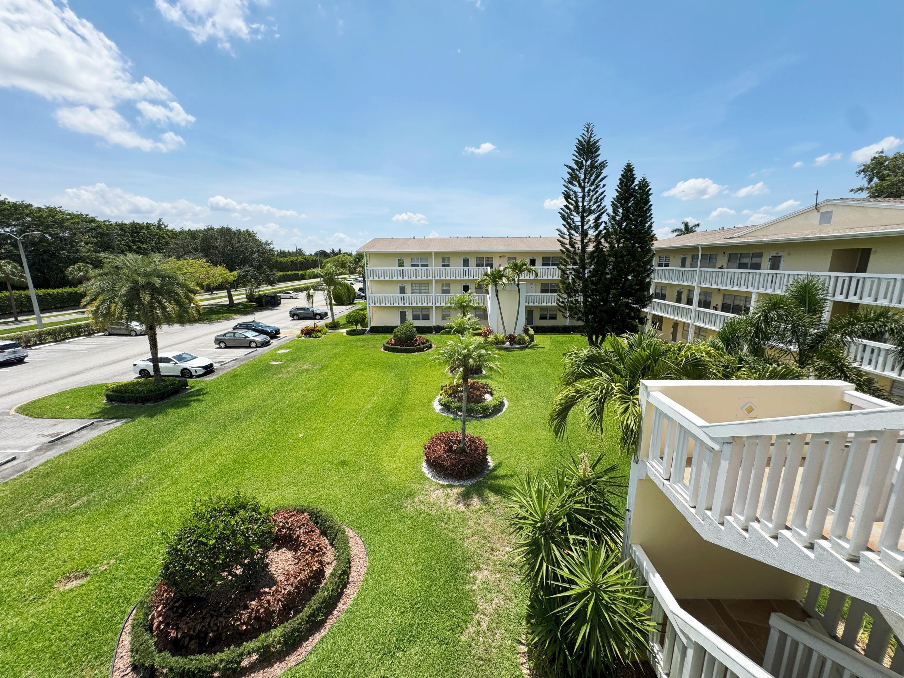 125 Dorset C Boca Raton, FL 33434 - Photo 12 of 24 courtyard