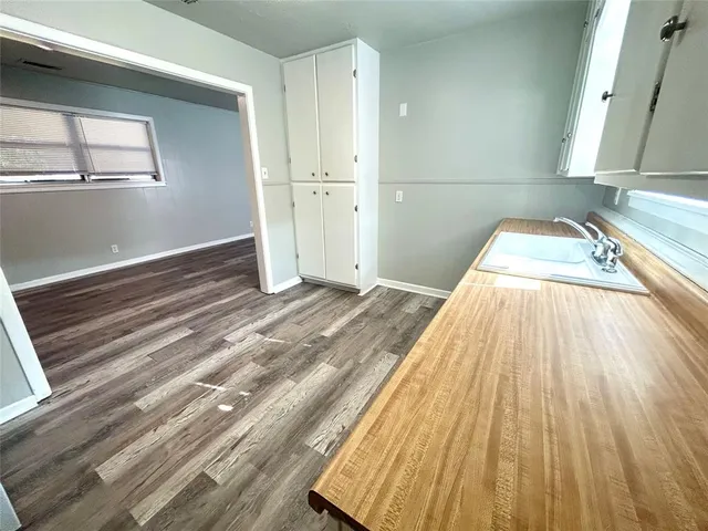 a view of empty room with window and ceiling fan
