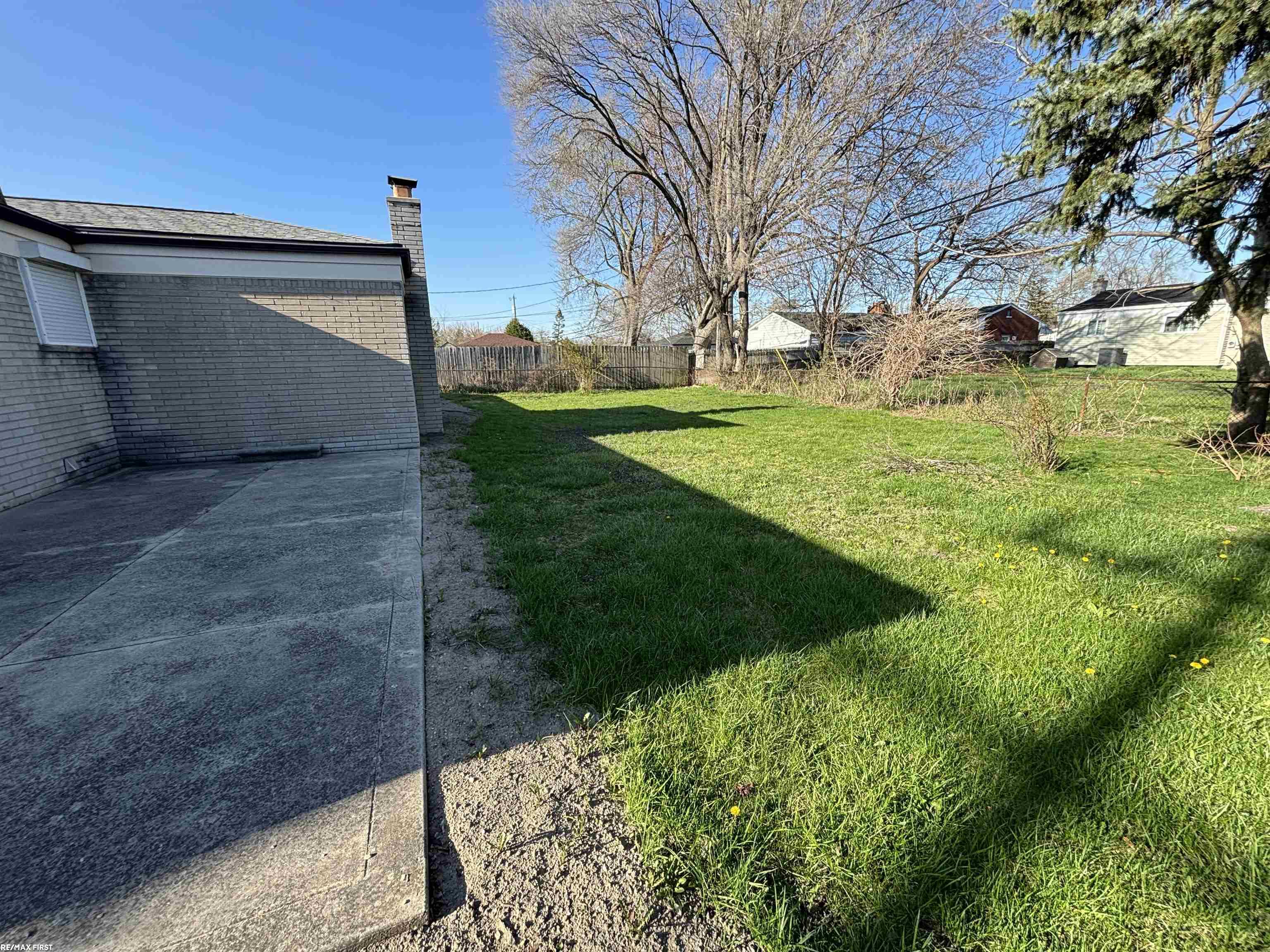 25002 Rubin Road Warren, MI 48089 - Photo 30 of 30 50138849-27116bd8-9a2f-4b93-8486-79c12ca5c5d6.JPG