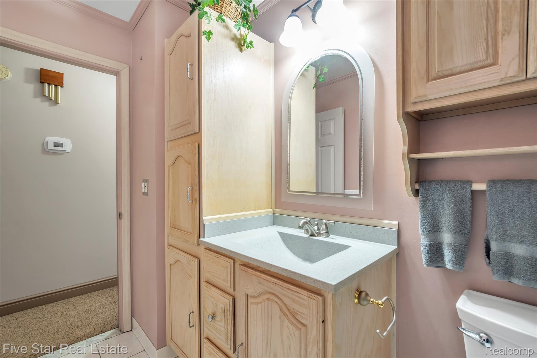 214 2nd Street Fenton, MI 48430 - Photo 15 of 38 17_2142ndStWindowStillRealEstatePhotography17_mls.jpg