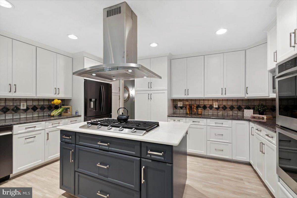 13 Weirwood Road Wayne, PA 19087 - Photo 17 of 59 All new cabinets and appliances