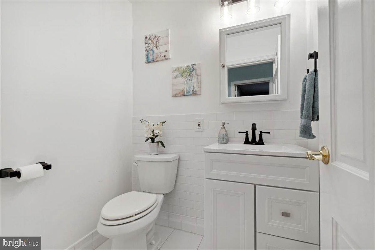 13 Weirwood Road Wayne, PA 19087 - Photo 33 of 59 Powder Room