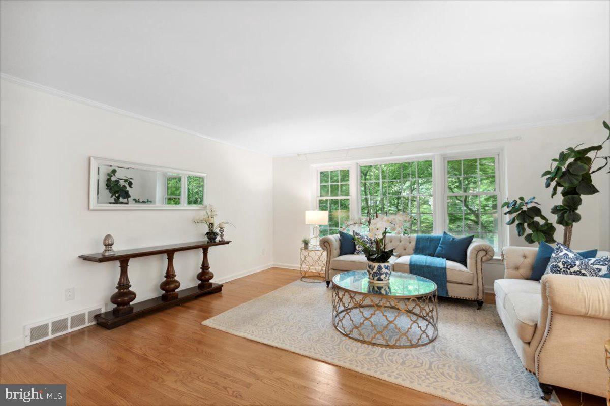 13 Weirwood Road Wayne, PA 19087 - Photo 5 of 59 Living Room