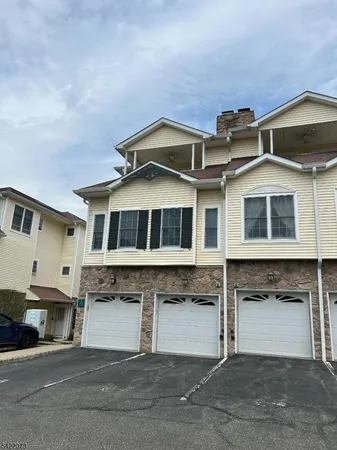 $3,800 | 91 Roseland Avenue, Unit A8, Caldwell, NJ 07006