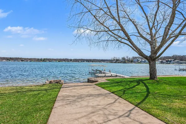 $1,500,000 | 459 Treasure Island Drive, Mattawan, MI 49071