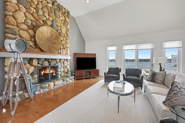 $1,500,000 | 459 Treasure Island Drive, Mattawan, MI 49071