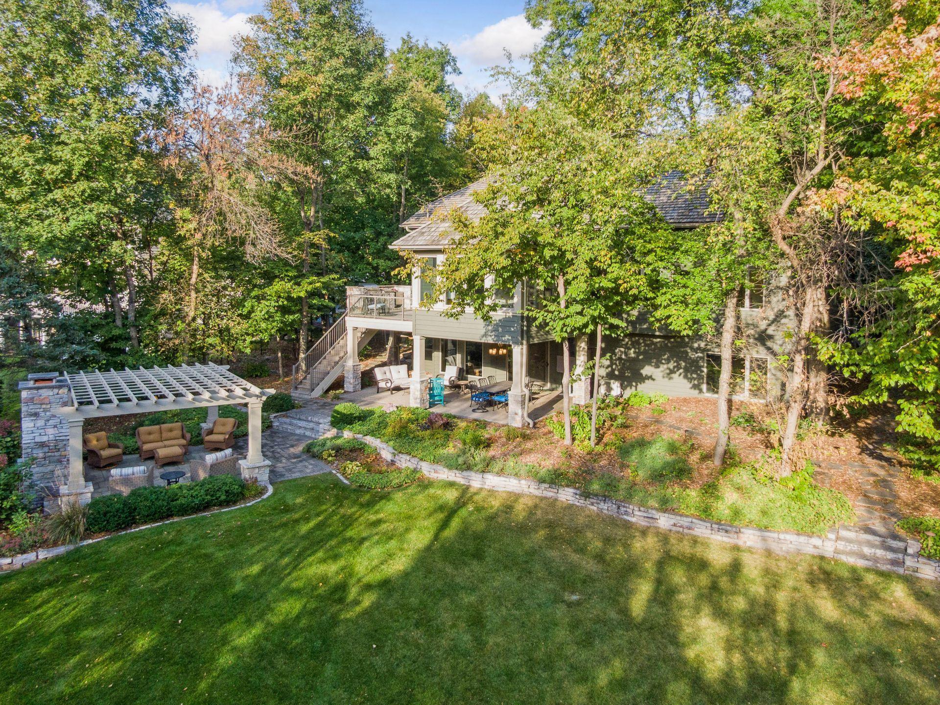 8673 Sherwood Bluff Eden Prairie, MN 55347 - Photo 2 of 9