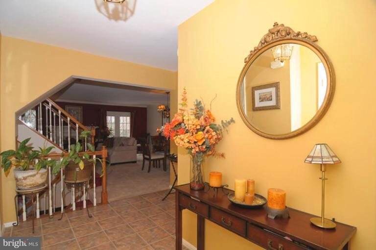 683 Concerto Lane Silver Spring, MD 20901 - Photo 2 of 14 Entrance / Foyer